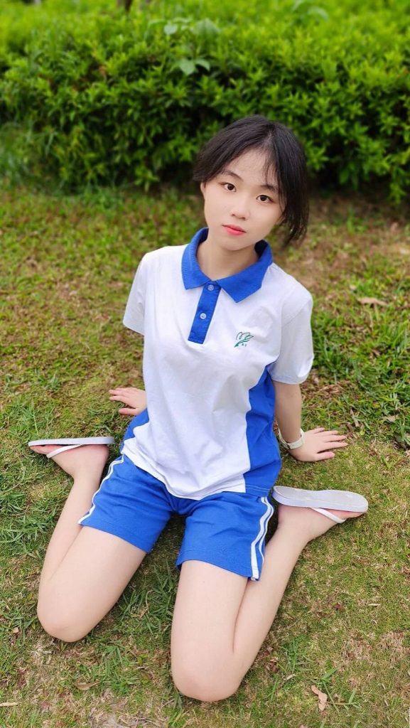 图片[2]-蓝白校服少女，清新又灵动-桃雾阁