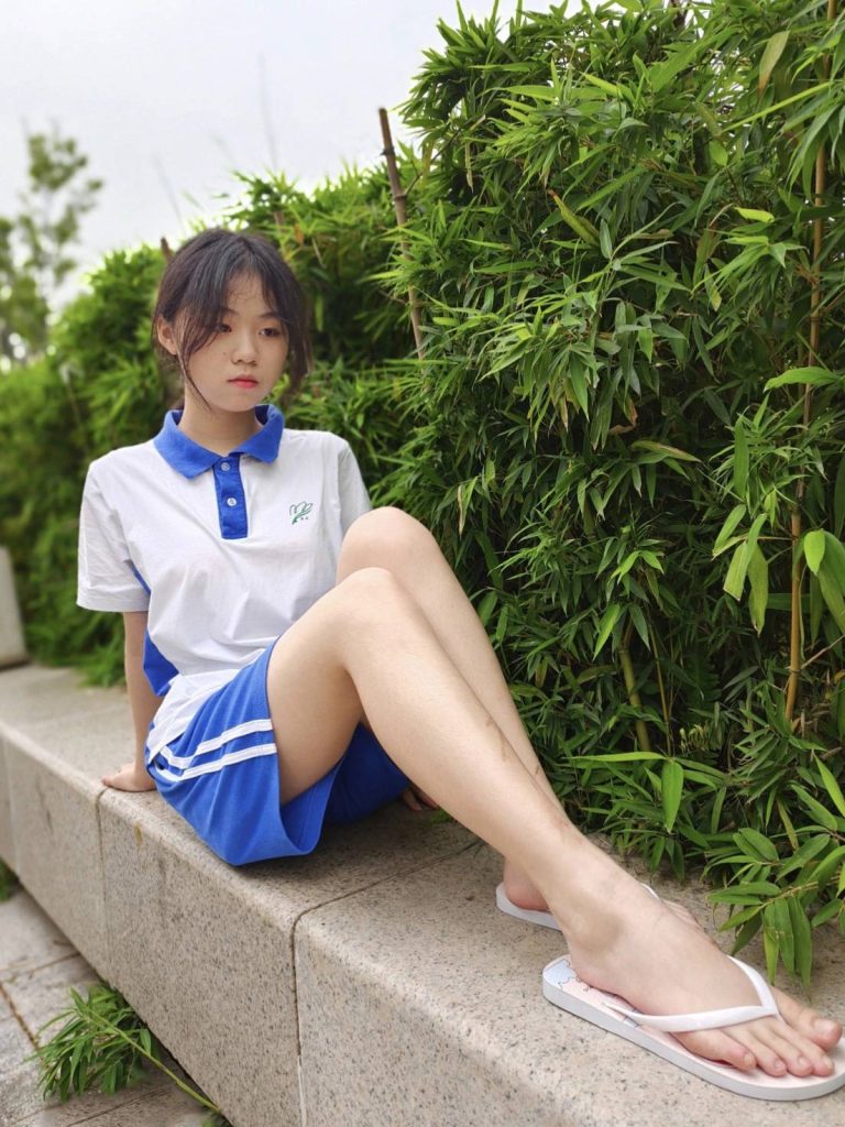 图片[1]-蓝白校服少女，清新又灵动-桃雾阁
