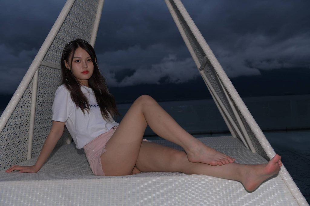 图片[2]- 白T短裤少女，清新又元气-桃雾阁