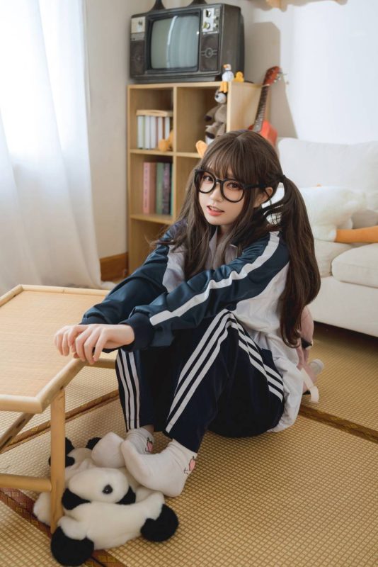 校服风穿搭少女，元气软萌。-桃雾阁
